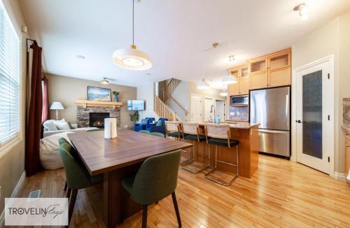 Southwest Edmonton House | Group Retreat near West Edmonton Mall with Hot Tub, 3 Lounges & Fire Table