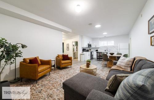 Southwest Edmonton House | Group Retreat near West Edmonton Mall with Hot Tub, 3 Lounges & Fire Table