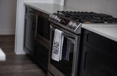 Calgary House | Group Stay/Near YYC/Sleeps 10/Garage
