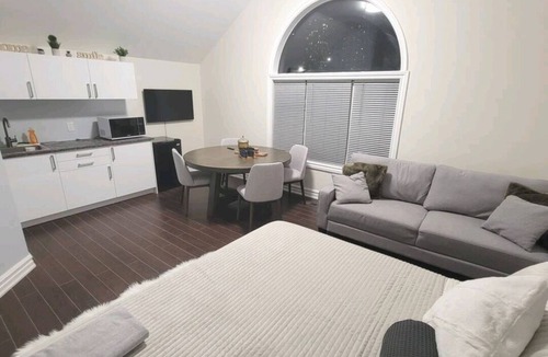 Fairview House | Guest House For Rent