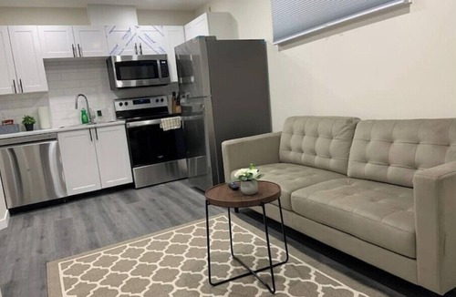 Regina House | Guest Suite - Cozy Crib