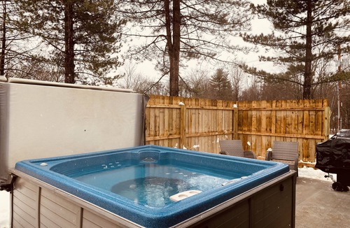 Halfmoon Apartment | Halfmoon HOT TUB Retreat