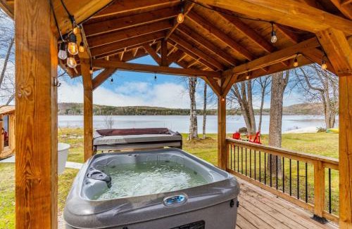 Dysart et al House | Haliburton Lakefront Escape with Hot Tub, Sauna, Fire Pit & BBQ