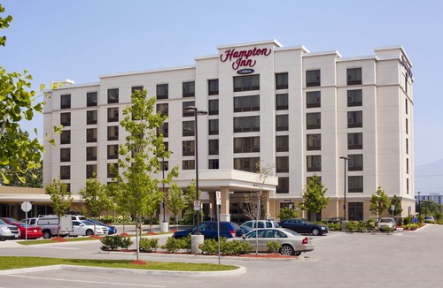 Airport Corporate Hotel | Hampton Inn by Hilton Toronto Airport Corporate Centre