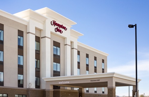 Kingmont Hotel | Hampton Inn Fairmont