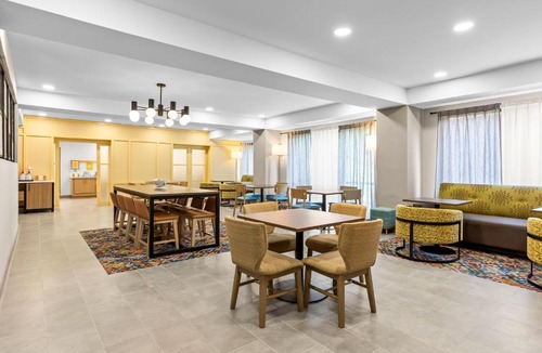 Mansfield Hotel | Hampton Inn & Suites Mansfield South @ I 71