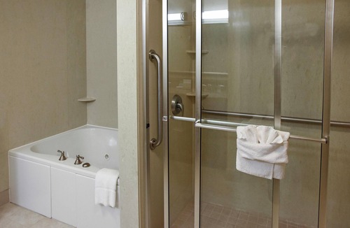 Canfield Hotel | Hampton Inn & Suites Youngstown-Canfield