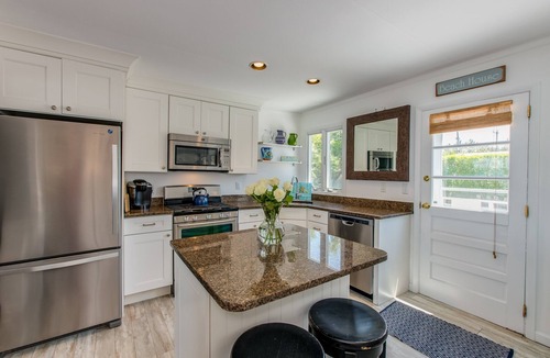 Westhampton Beach Cottage | Hamptons Bayfront Paradise!