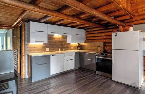 Saint-Leonard-de-Portneuf Cabin | Handcrafted Log Chalet with Hot Tub and Fire Pit