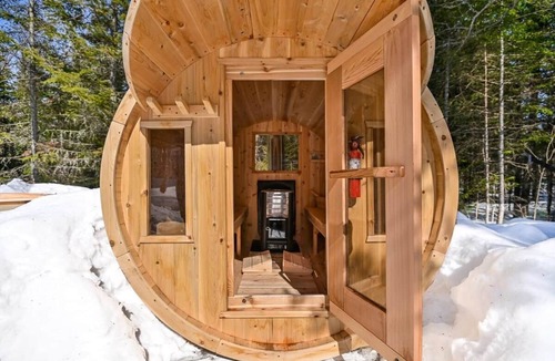 Notre-Dame-de-la-Merci House | Hanging lodge | Sauna & Cold Plunge | Hammock Beds
