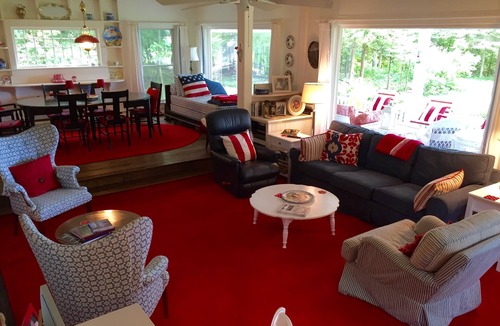Idylwilde Cottage | Harbor Springs Lakefront Cottage with Beach