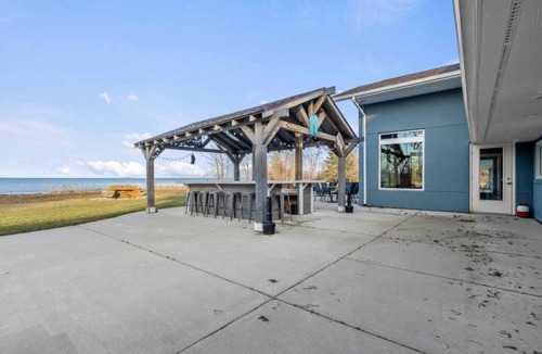 Harbor Beach House | HarborBeach Haven & Event Lodge! 300` of Lakefront