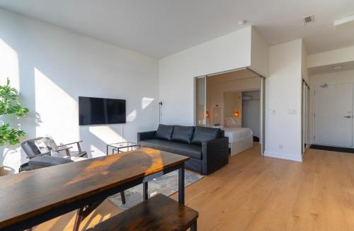 Toronto Entertainment District Apartment | Harbour Downtown