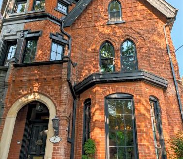 Bloor-Yorkville Bed & Breakfast | Hazelton Heritage Bed & Breakfast