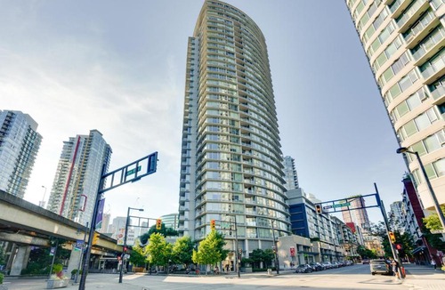 Crosstown Apartment | Heart of Downtown Entire Condo - Parking, Pool, Gym, Office, AC