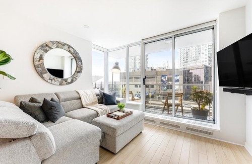 Crosstown Apartment | Heart of Downtown Entire Condo - Parking, Pool, Gym, Office, AC