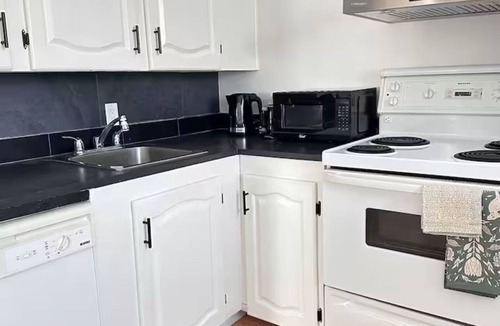 Magog Apartment | Heart of Magog: Sunshine