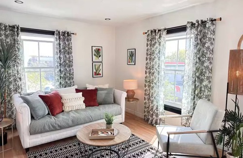 Magog Apartment | Heart of Magog: Sunshine