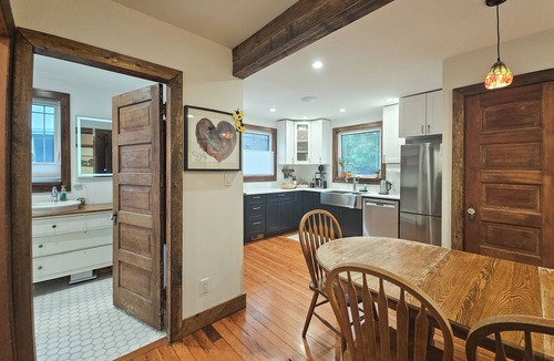 Downtown Eastside House | Heatley Hive Near Downtown & Stadium District MAJOR INTERNATIONAL SPORTING EVENT