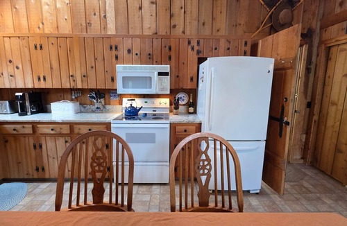 Harbor Springs Cottage | Hemlock Cottage - Good Hart with Lake Michigan access!