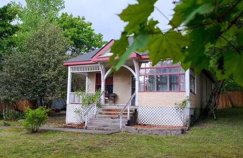 Nakusp House | Heritage Home on Broadway