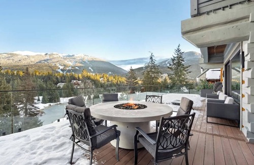 Blueberry Hill House | Heron Views | Whistler Village | Stunning Views