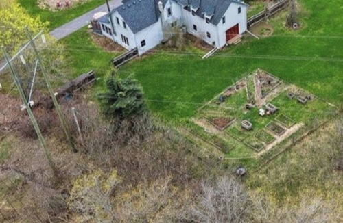 Quinte West Cottage | “Hidden Gem w/ Natural Pond, Creek & Forest”