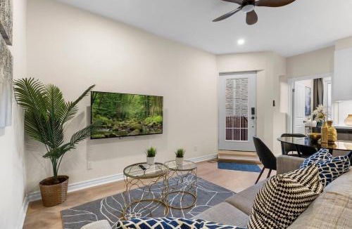 West Bend House | High Park Retreat: Modern Styled 2B/2B in Toronto!