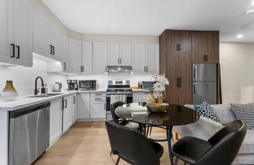 West Bend House | High Park Retreat: Modern Styled 2B/2B in Toronto!