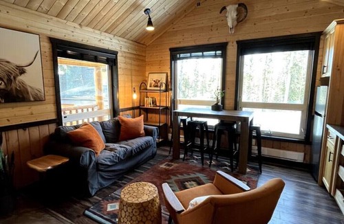 Bragg Creek Cabin | Highland Cabin at the Restart Ranch - hot tub - river access
