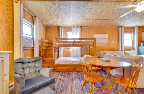 Center Moreland Apartment | Hike, Ski & Golf: Water-View Lake Winola Retreat!
