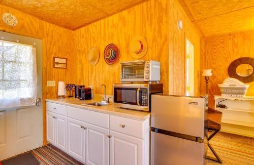Center Moreland Apartment | Hike, Ski & Golf: Water-View Lake Winola Retreat!