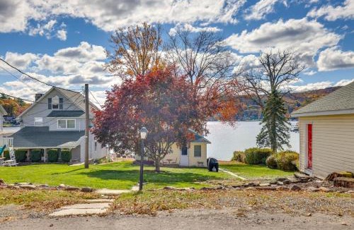 Center Moreland Apartment | Hike, Ski & Golf: Water-View Lake Winola Retreat!