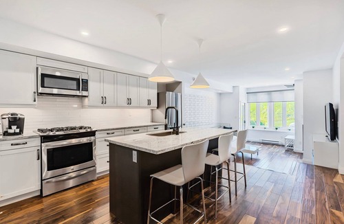 The Blue Mountains Condo | Hillside Hideaway | Patio Views + Walk to Village
