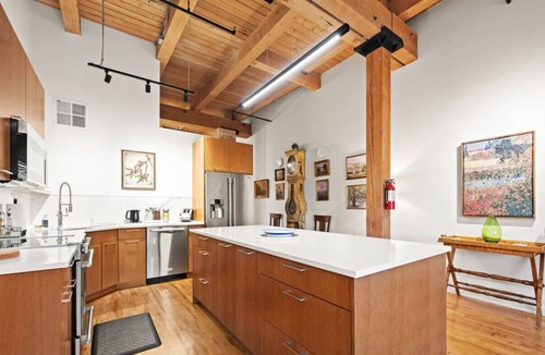 Downtown Edmonton Apartment | Historic Art Loft | Walk to Rogers | Free Parking