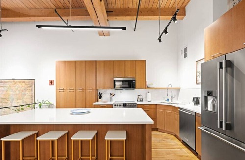 Downtown Edmonton Apartment | Historic Art Loft | Walk to Rogers | Free Parking