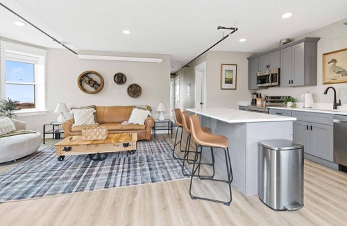 East Hillside Apartment | Historic Brownstone Apartment, Heirloom Vacations