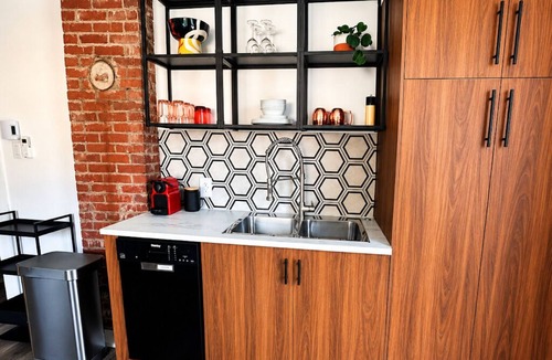 Shelburne Apartment | Historic Bruce House | Hot Tub, Fire Pit &AC