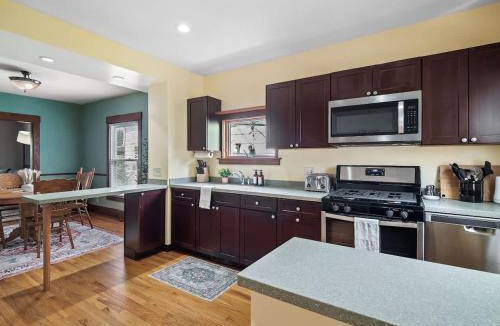 Bedford House | Historic District w Fully Stocked Kitchen and Sleeps 6