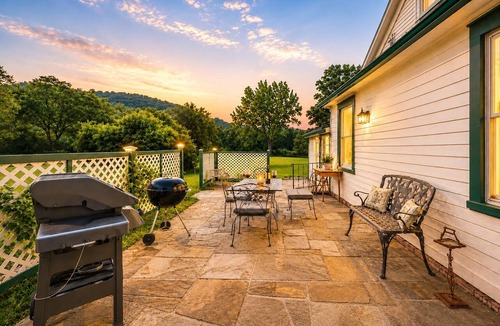 Chester House | Historic Sugar Loaf Farmhouse | 5BR | Sleeps 9