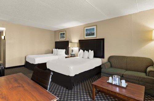 North Olmsted Hotel | Holiday Inn Cleveland Airport West by IHG