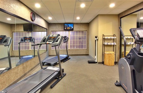 Hamburg Hotel | Holiday Inn Express Hotel & Suites Hamburg by IHG