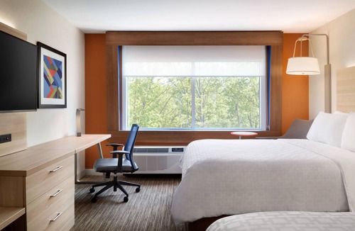 Allen Park Hotel | Holiday Inn Express & Suites Allen Park by IHG