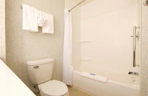 Frenchtown Township Hotel | Holiday Inn Express & Suites Monroe by IHG