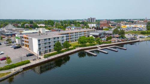 Peterborough Hotel | Holiday Inn Hotel Peterborough Waterfront by IHG