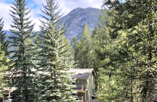 Radium Hot Springs House | Home away from Home in the Heart of Nature