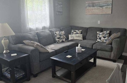 Oberlin Cottage | Home Away From Home - Cozy Stay Near College
