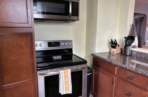 Vermilion House | Home for campus or wedding visits. Less 1 mie to City Ctr
