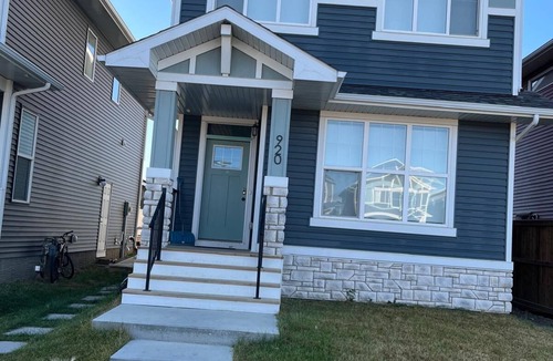Chestermere House | Homely Comfort Room. Shared washroom with One