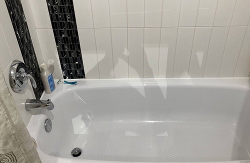 Winnipeg House | Hot tub, 3 bedroom home, fireplace, full basement, and pool (seasonal).